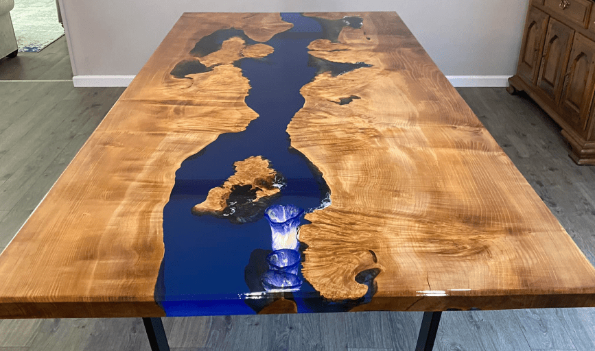 <p style="font-family: 'Poppins', sans-serif; font-weight: 700; font-size:24px;">RIVER TABLE</p>